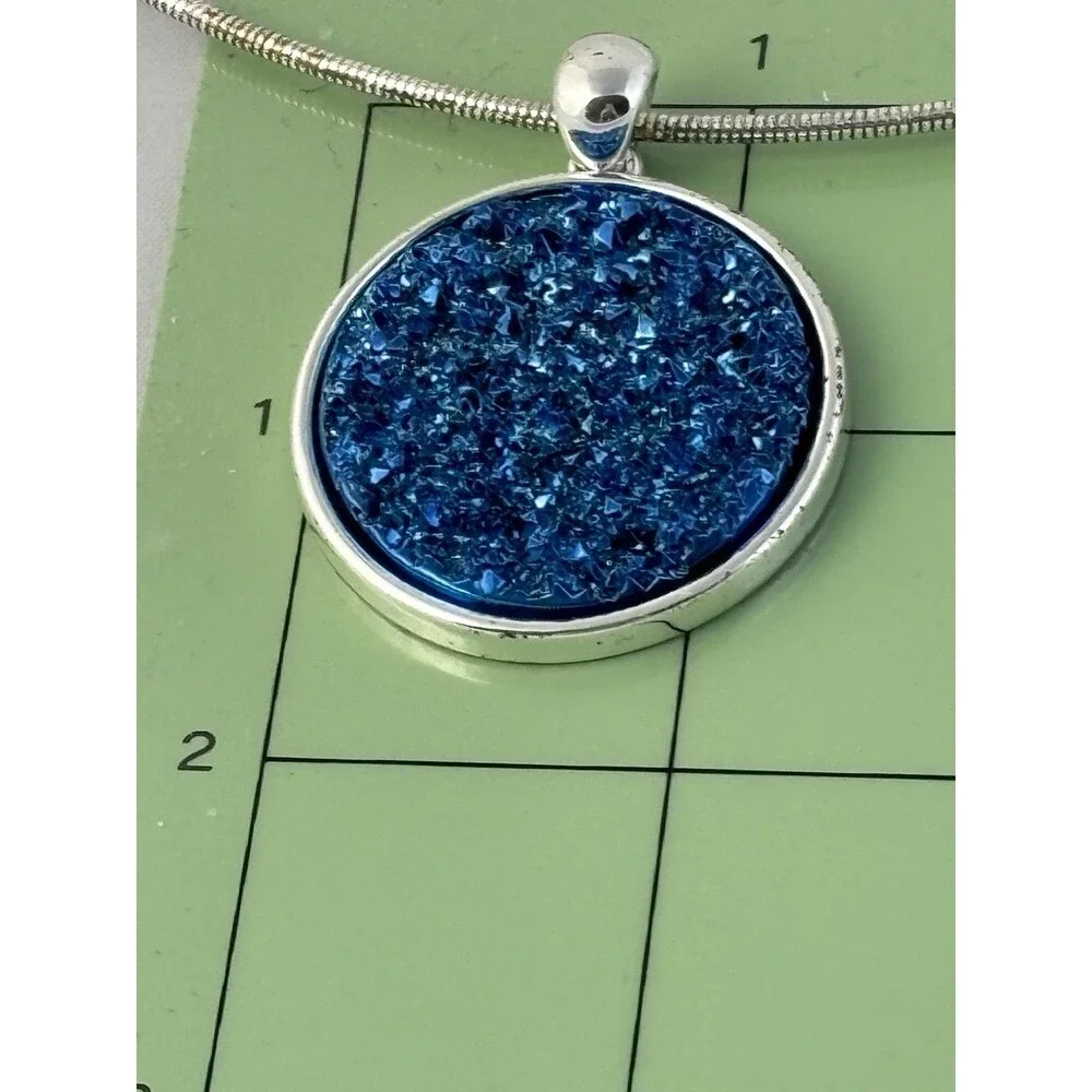 Joan Rivers Blue Druzy Round Pendant On Silvertone Wire Necklace 17”-20”